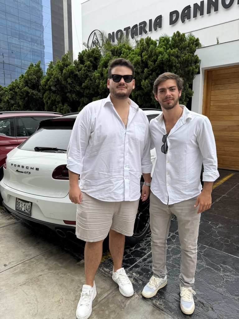 Entrega de Porsche Macan GTS en notaría